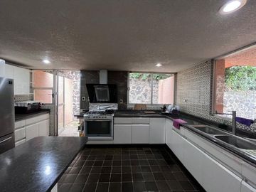 CASA EN RENTA CON INCREÍBLES ESPACIOS Y MUY  BIEN UBICADA.
