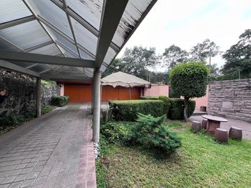 CASA EN RENTA CON INCREÍBLES ESPACIOS Y MUY  BIEN UBICADA.