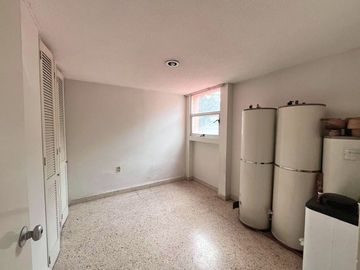 CASA EN RENTA CON INCREÍBLES ESPACIOS Y MUY  BIEN UBICADA.