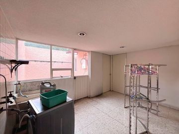 CASA EN RENTA CON INCREÍBLES ESPACIOS Y MUY  BIEN UBICADA.