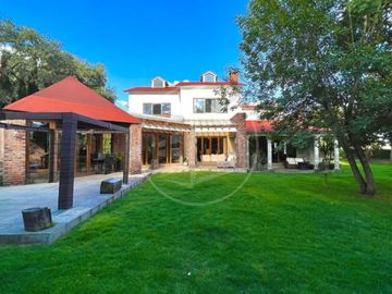 hermosa residencia con jardín plano y salón de juegos En Hacienda De Vallescondido