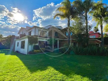 hermosa residencia con jardín plano y salón de juegos En Hacienda De Vallescondido