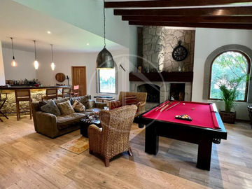hermosa residencia con jardín plano y salón de juegos En Hacienda De Vallescondido
