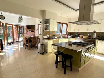 hermosa residencia con jardín plano y salón de juegos En Hacienda De Vallescondido