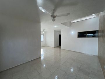 ¡Increíble oportunidad! Amplia casa de 2 habitaciones en Fracc. Las Américas II, con piscina. Perfecta para familias que buscan tranquilidad , Merida