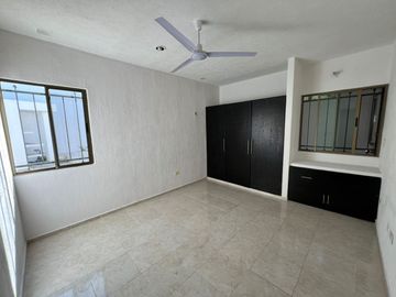 ¡Increíble oportunidad! Amplia casa de 2 habitaciones en Fracc. Las Américas II, con piscina. Perfecta para familias que buscan tranquilidad , Merida