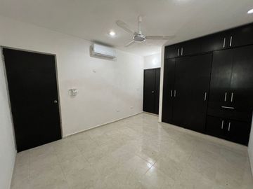 ¡Increíble oportunidad! Amplia casa de 2 habitaciones en Fracc. Las Américas II, con piscina. Perfecta para familias que buscan tranquilidad , Merida