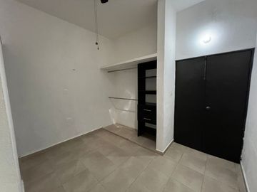 ¡Increíble oportunidad! Amplia casa de 2 habitaciones en Fracc. Las Américas II, con piscina. Perfecta para familias que buscan tranquilidad , Merida
