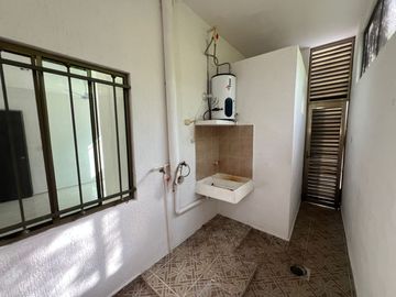¡Increíble oportunidad! Amplia casa de 2 habitaciones en Fracc. Las Américas II, con piscina. Perfecta para familias que buscan tranquilidad , Merida