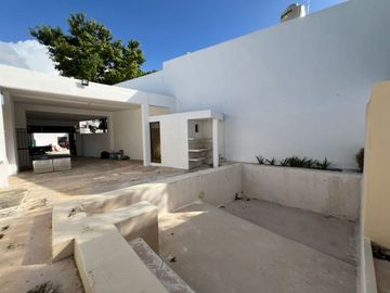 ¡Increíble oportunidad! Amplia casa de 2 habitaciones en Fracc. Las Américas II, con piscina. Perfecta para familias que buscan tranquilidad , Merida