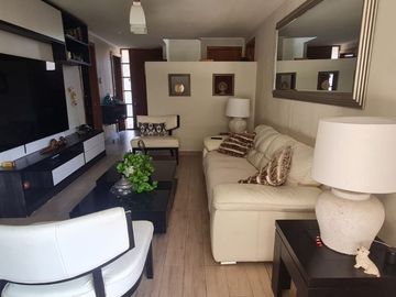 Casa en Sector Costa Laguna Condominio Cejar