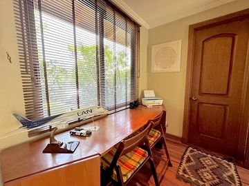 Propiedad Amplia En Chamisero, Condominio Consolidado