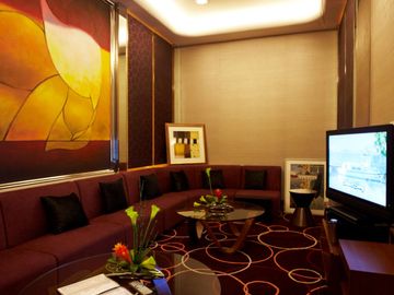 The St. Francis Shangri-La Place Tower 1 - 1 Bedroom Condo Unit with Balcony & 1 Parking Space