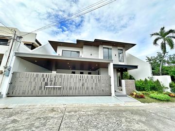 Modern Exquisite 5 bedrooms House and lot for sale in Bf Homes