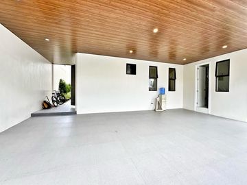 Modern Exquisite 5 bedrooms House and lot for sale in Bf Homes