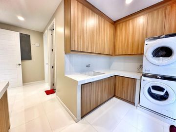 Modern Exquisite 5 bedrooms House and lot for sale in Bf Homes