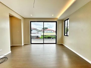 Modern Exquisite 5 bedrooms House and lot for sale in Bf Homes