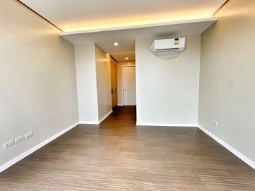 Modern Exquisite 5 bedrooms House and lot for sale in Bf Homes