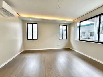 Modern Exquisite 5 bedrooms House and lot for sale in Bf Homes