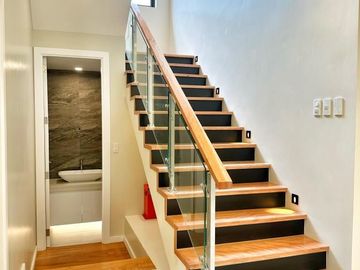 Modern Exquisite 5 bedrooms House and lot for sale in Bf Homes