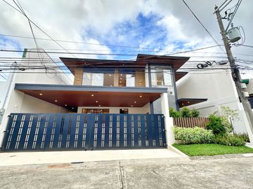 Brand new Modern 5 Bedrooms House with Elevator for sale in Bf Homes