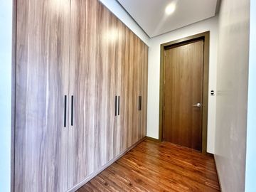 Brand new Modern 5 Bedrooms House with Elevator for sale in Bf Homes