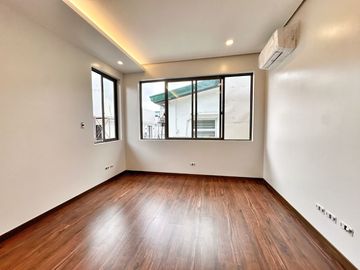 Brand new Modern 5 Bedrooms House with Elevator for sale in Bf Homes