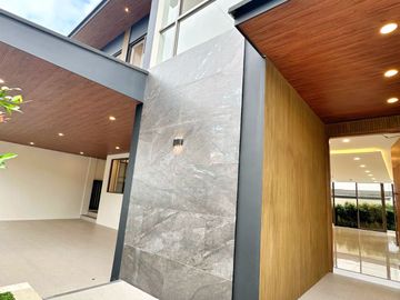 Brand new Modern 5 Bedrooms House with Elevator for sale in Bf Homes