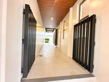 Brand new Modern 5 Bedrooms House with Elevator for sale in Bf Homes