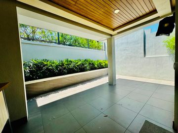 Contemporary design with 4 bedrooms House for sale in Bf Homes