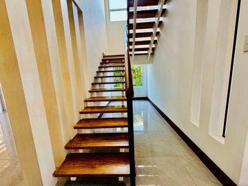 Contemporary design with 4 bedrooms House for sale in Bf Homes