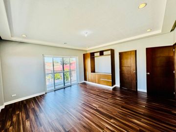 Contemporary design with 4 bedrooms House for sale in Bf Homes