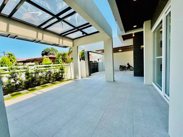 Contemporary design with 4 bedrooms House for sale in Bf Homes
