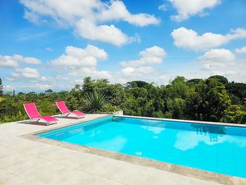 VILLA CON PISCINA, FINCA EN ARRIENDO CON ALIMENTACIÓN, PISCINA, SALÓN EJE CAFETERO, PEREIRA