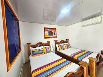 VILLA CON PISCINA, FINCA EN ARRIENDO CON ALIMENTACIÓN, PISCINA, SALÓN EJE CAFETERO, PEREIRA