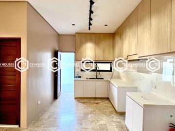 Lovely 5 Bedrooms Bungalow House & Lot for Sale with Basement!