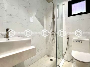 Lovely 5 Bedrooms Bungalow House & Lot for Sale with Basement!