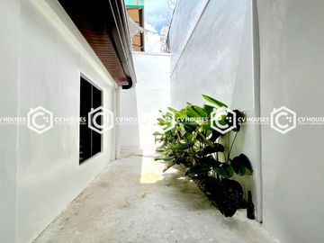 Lovely 5 Bedrooms Bungalow House & Lot for Sale with Basement!