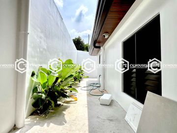 Lovely 5 Bedrooms Bungalow House & Lot for Sale with Basement!