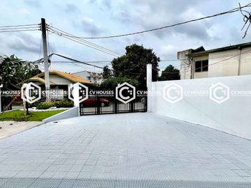 Lovely 5 Bedrooms Bungalow House & Lot for Sale with Basement!