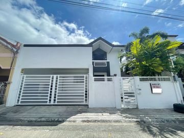 Modern well maintained Two storey House for sale in Bf Homes Paranaque
