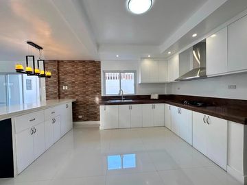 Modern well maintained Two storey House for sale in Bf Homes Paranaque