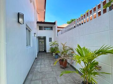 Modern well maintained Two storey House for sale in Bf Homes Paranaque