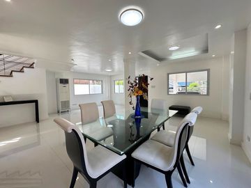 Modern well maintained Two storey House for sale in Bf Homes Paranaque