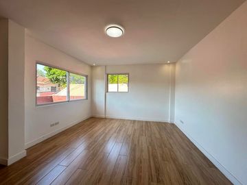 Modern well maintained Two storey House for sale in Bf Homes Paranaque