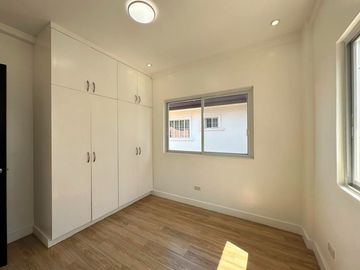 Modern well maintained Two storey House for sale in Bf Homes Paranaque