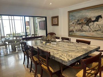 Vendo casa totalmente amoblada de 5 dormitorios en Ceibos Norte