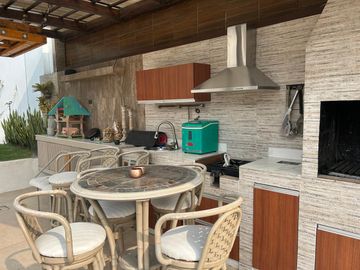 Vendo casa totalmente amoblada de 5 dormitorios en Ceibos Norte