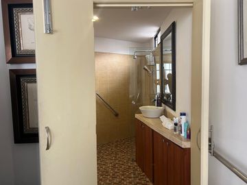 Vendo casa totalmente amoblada de 5 dormitorios en Ceibos Norte