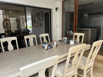 Vendo casa totalmente amoblada de 5 dormitorios en Ceibos Norte
